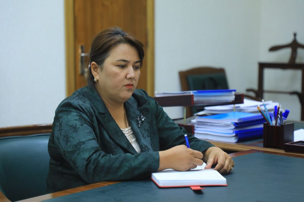 «Zam hokim» 150 kishini paxta terimiga majburladi