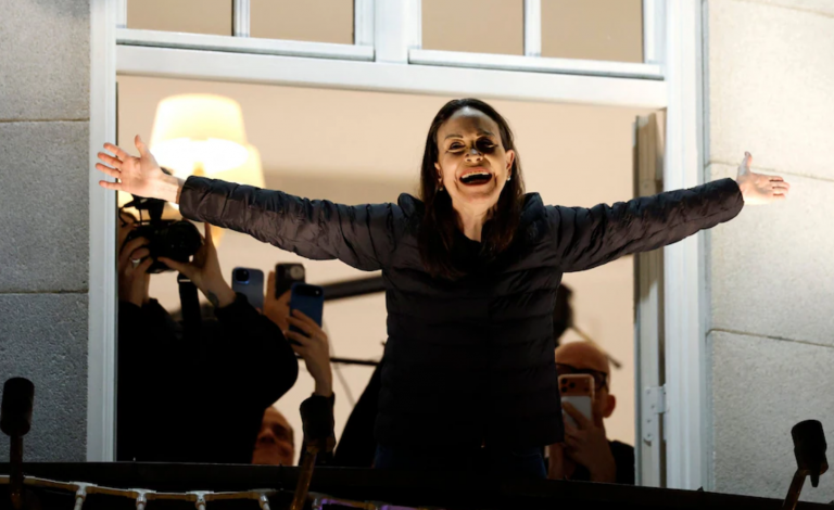 «Nobel» sovrindori parik kiyib qochib ketdi