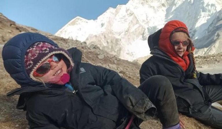 To‘rt yoshli qiz Everest cho‘qqisini zabt etish bo‘yicha rekord o‘rnatdi