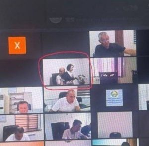 «Ishdagi ishq» munosabatlari uzoqqa bormadi – yig’ilishda quchoqlashganlar ishdan olindi