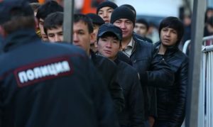 Sudlangan migrantlar Rossiyaga umrbod kira olmasligi mumkin