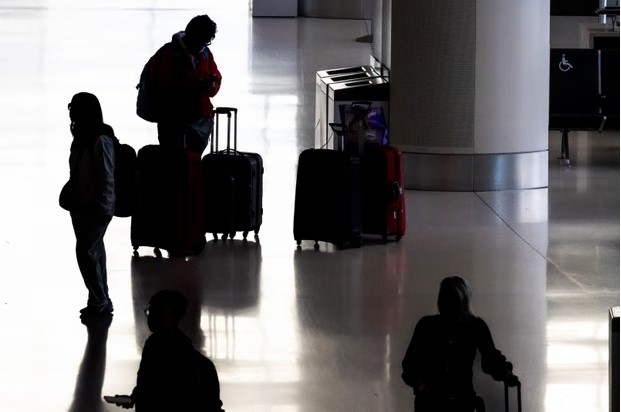 Tramp ma’muriyati 75 davlat, jumladan O’zbekiston fuqarolariga viza berishni to’xtatgani uchun sudga tortildi